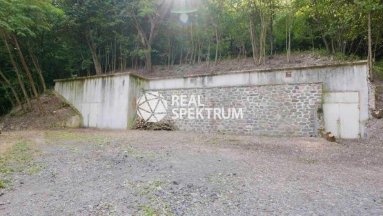 ADAMOV.00_00_27_06.Still010