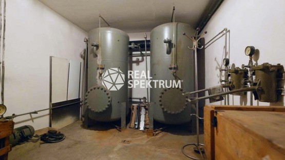 ADAMOV.00_01_06_49.Still007