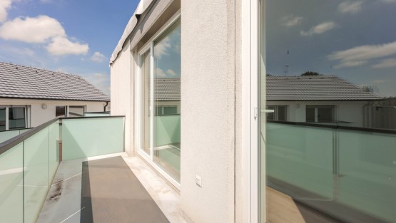 RS I FAMEROVO NAMESTI-103