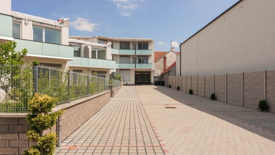RS I FAMEROVO NAMESTI-125
