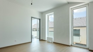 RS I FAMEROVO NAMESTI-112