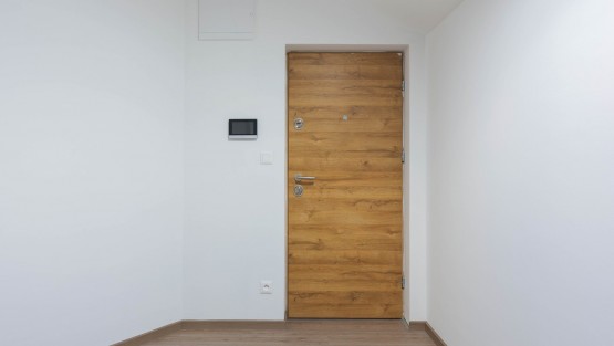 RS I FAMEROVO NAMESTI-65