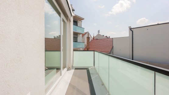 RS I FAMEROVO NAMESTI-75