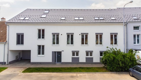 RS I FAMEROVO NAMESTI-158