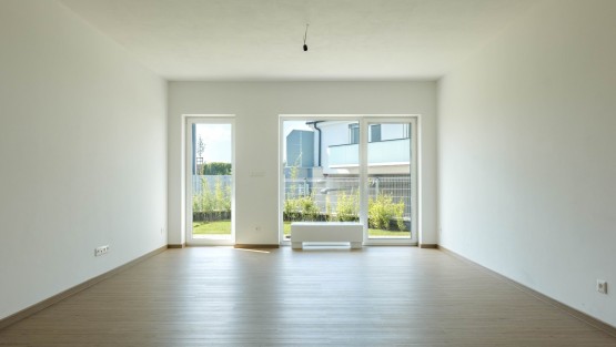 RS I FAMEROVO NAMESTI-35