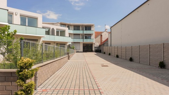 RS I FAMEROVO NAMESTI-125