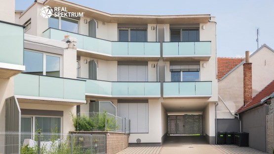 RS I FAMEROVO NAMESTI-132