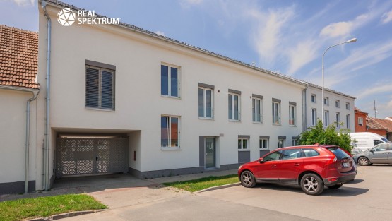 RS I FAMEROVO NAMESTI-154