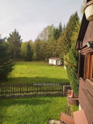 Pohled z balkonu na horní chatky