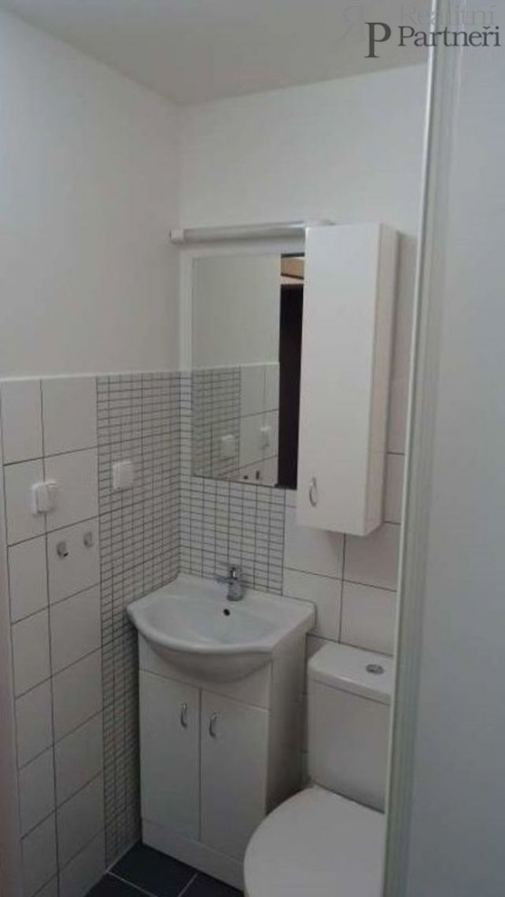 b.jpg