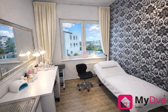 679103DD-1776-4D3F-8364-6A31FE75C9E0