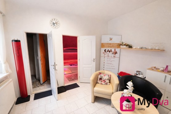 21FDE3A8-3E62-41B3-A9E5-706B46CCAD5D