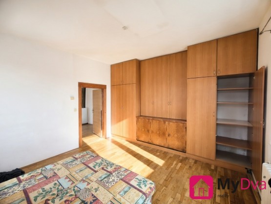 d0fe16e4-016b-44c5-8974-39ec1ffb5e81