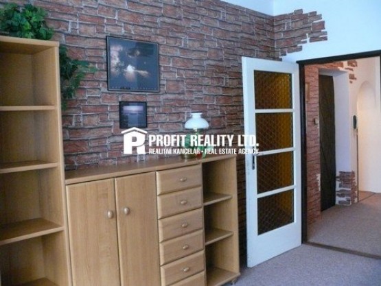 P10 Hostivař ul. Štěrboholská.jpg1