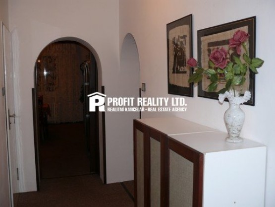 P10 Hostivař ul. Štěrboholská.jpg9