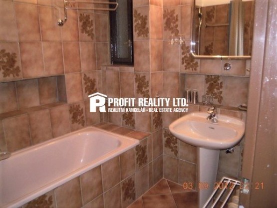 P10 Hostivař ul. Štěrboholská.jpg10