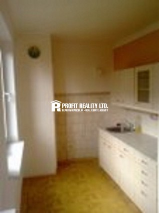 whn150x150-k475e-7f315-ajm00517-3-1-hostivar-hostivarske-namesti-28052010611-3b6a91