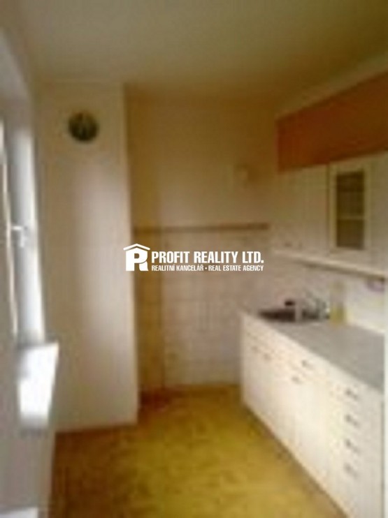 whn150x150-k475e-7f315-ajm00517-3-1-hostivar-hostivarske-namesti-28052010611-3b6a91