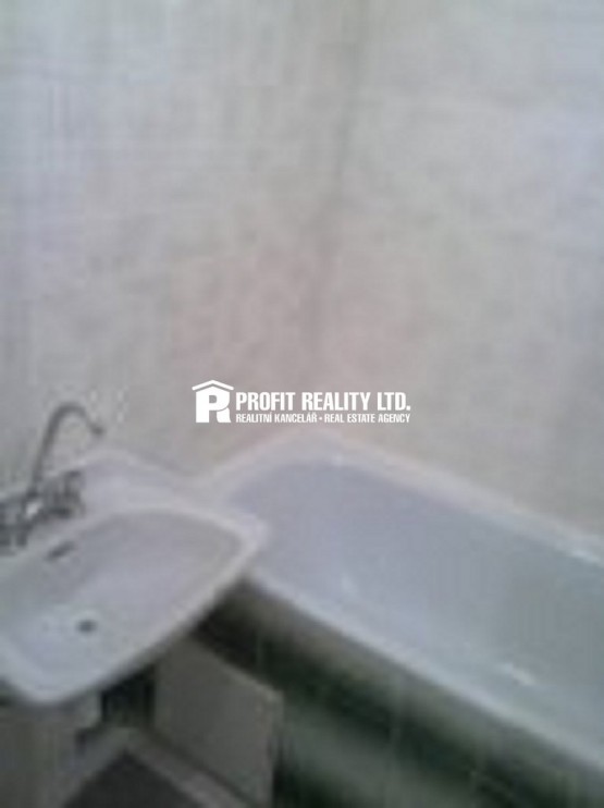 whn150x150-k7acd-e10e6-ajm00517-3-1-hostivar-hostivarske-namesti-28052010606-bfd82b