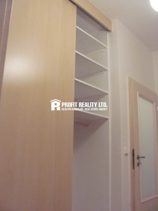 Vestavěná skříň