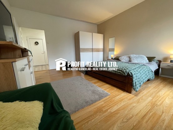 9C845F3F-B544-462C-8F5F-2CA3BF51DFFC