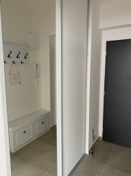 10 šatní skříň v předsíni