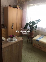 C0BA8E37-A1B1-48A1-AB05-3C62A6C96AE3