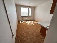 FB6903C4-7FEE-4DC9-8E53-7452F7D06EBD