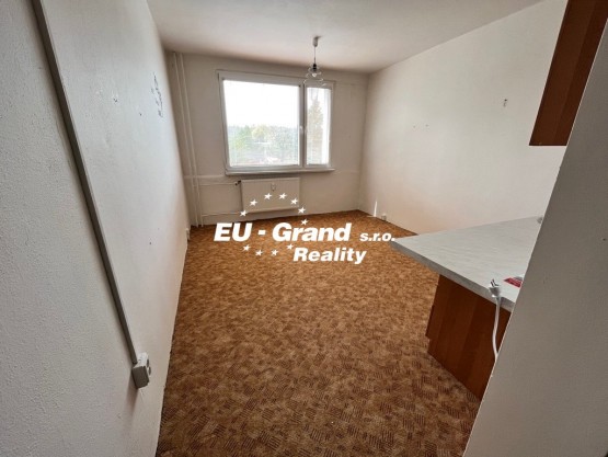 FB6903C4-7FEE-4DC9-8E53-7452F7D06EBD