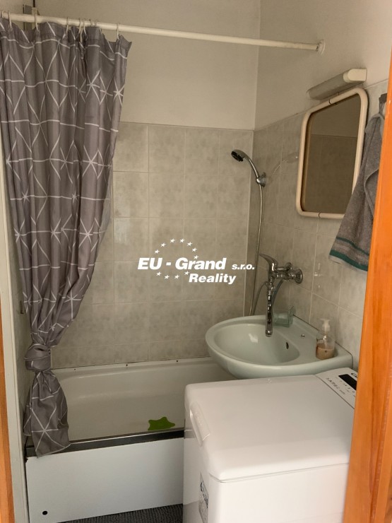 AD309E31-9414-46DA-A541-1AD1AECA39FA