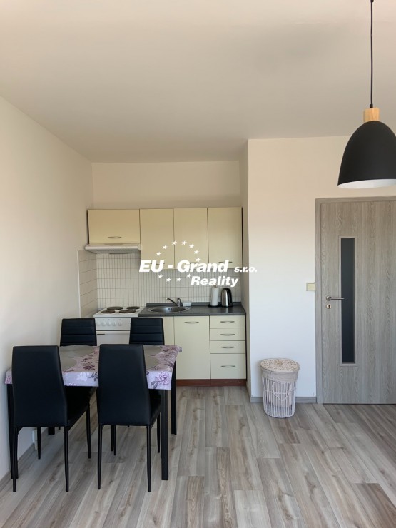 DD757768-DFE3-463A-9915-CE1FE8294956