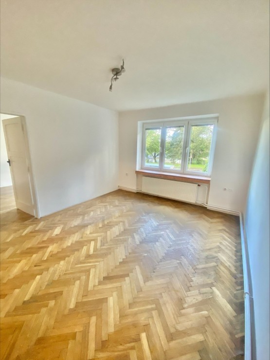 4EB8AFAF-9987-4B65-B02F-A0B1D3CD475A