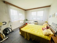E1CD5B66-5B3A-425D-A7BC-EB25AA5A40F9