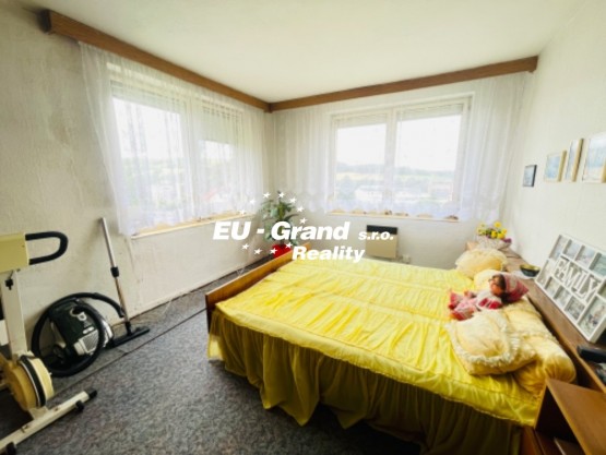 E1CD5B66-5B3A-425D-A7BC-EB25AA5A40F9