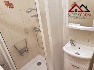 Tel.:604 799 700 Slezský dům