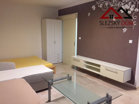 Tel.: 604 799 700 Slezský dům