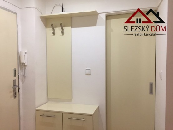 Tel.: 604 799 700 Slezský dům