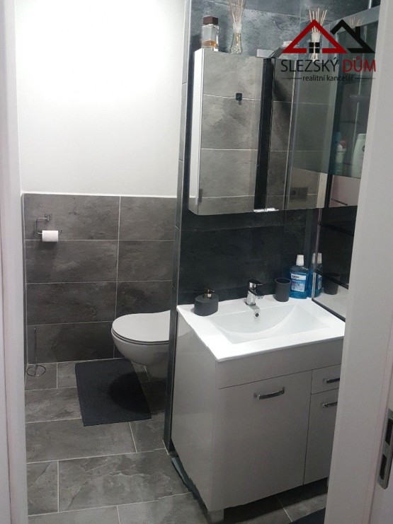 Tel: 604 799 700 RK Slezský dům