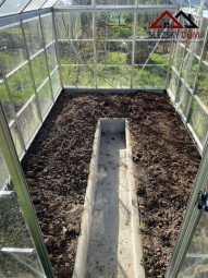 Tel.:604 799 700 Slezský dům