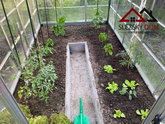 Tel.:604 799 700 Slezský dům