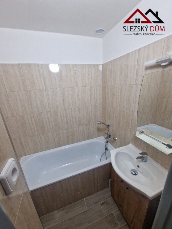 Tel.:604 799 700 RK Slezský dům