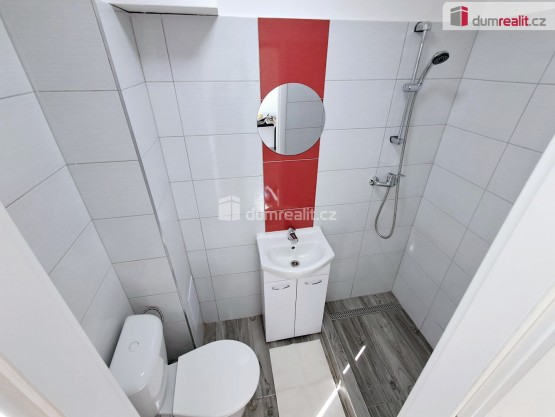Koupelny jsou stejné ve všech bytech