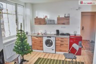 aktuální foto pokoje s kuchyňským koutem