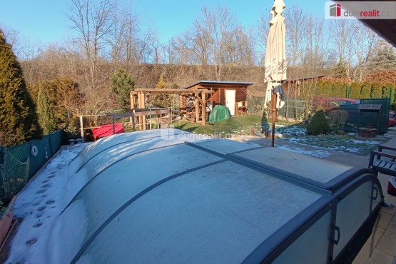 bazén podled na zahradu