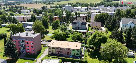 letecký záběr na dům a okolí