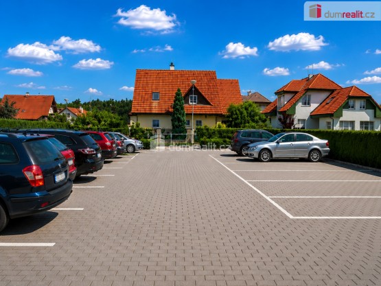 pohled na parkoviště