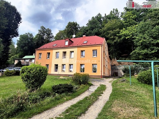 zahrada a dům