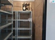 komora na patře před bytem