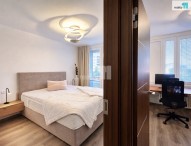 pohled z chodby do ložnice a pracovny