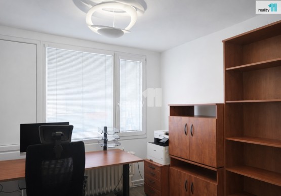 pracovna vč. nábytku